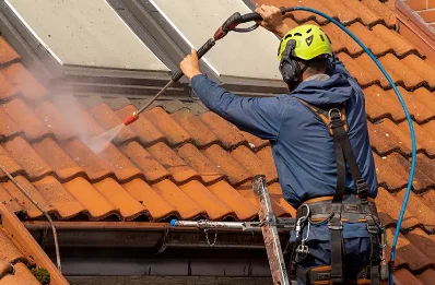 Démoussage et hydrofuge de toiture à Charmoille
